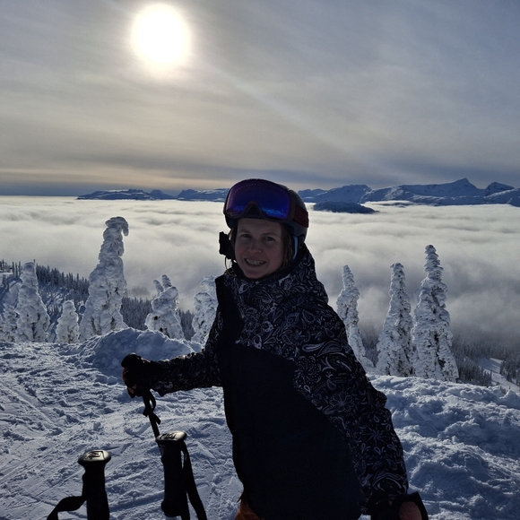 Meet your Posher, Jennifer - Picture 1 of 3